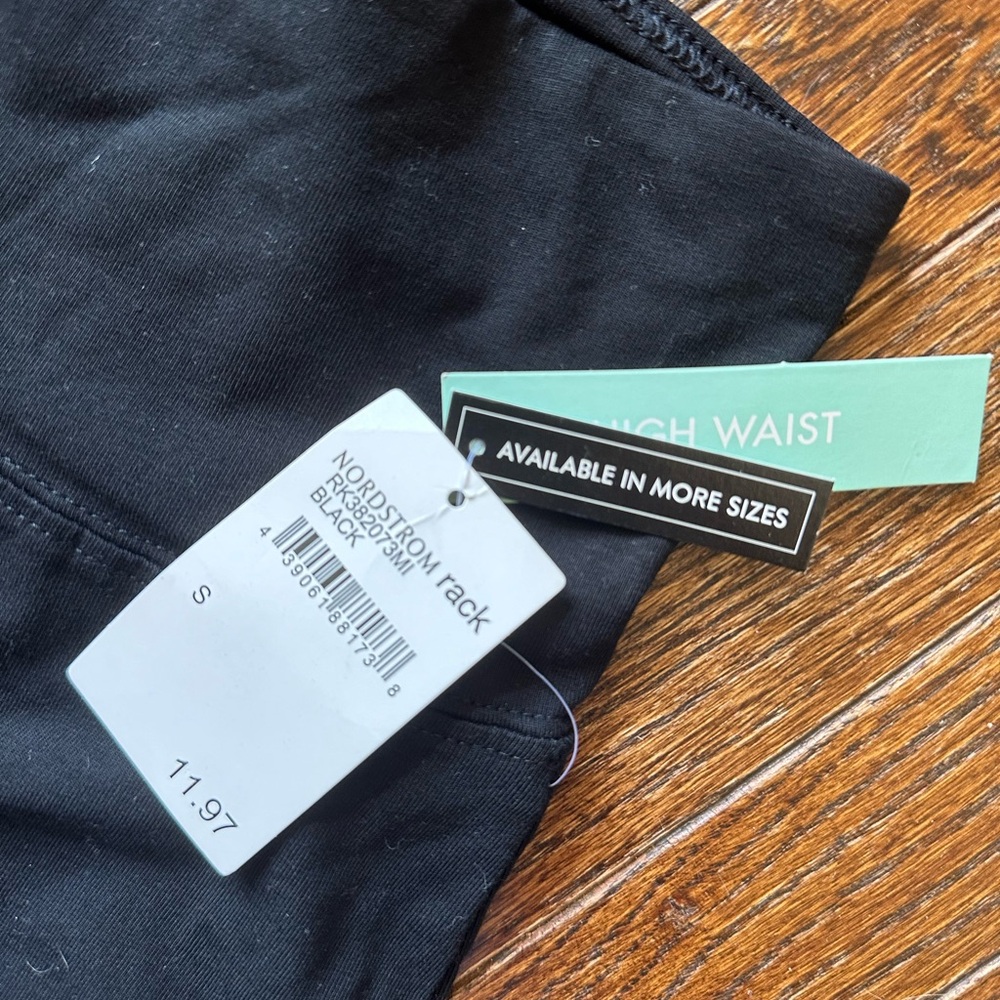 Nordstrom Women's Black Leggings - Picture 3 of 3